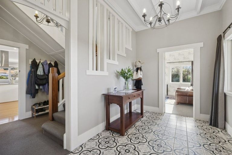 Photo of property in 370 Bay View Road, Saint Clair, Dunedin, 9012