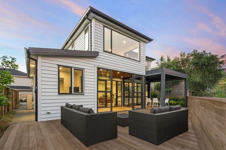 Photo of property in 5 Kina Place, Long Bay, Auckland, 0630