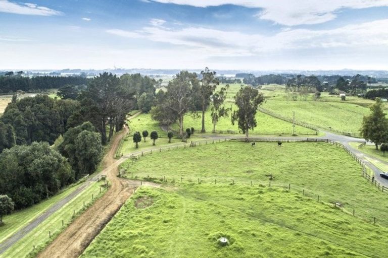 Photo of property in 41 Mcnaughten Road, Karioitahi, Waiuku, 2683