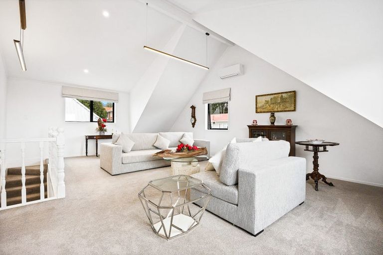 Photo of property in 2/58 Hillcrest Avenue, Hillcrest, Auckland, 0627