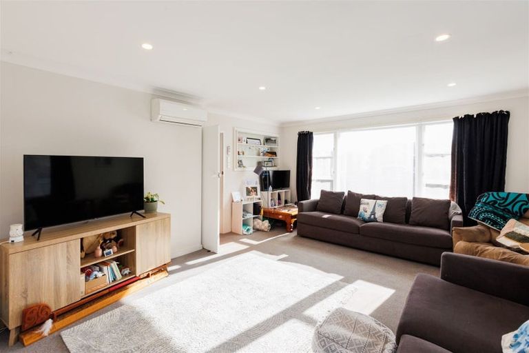 Photo of property in 18 Milton Street, Roslyn, Palmerston North, 4414