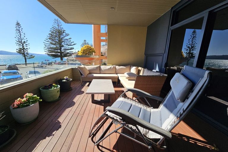 Photo of property in 222 Oriental Parade, Oriental Bay, Wellington, 6011