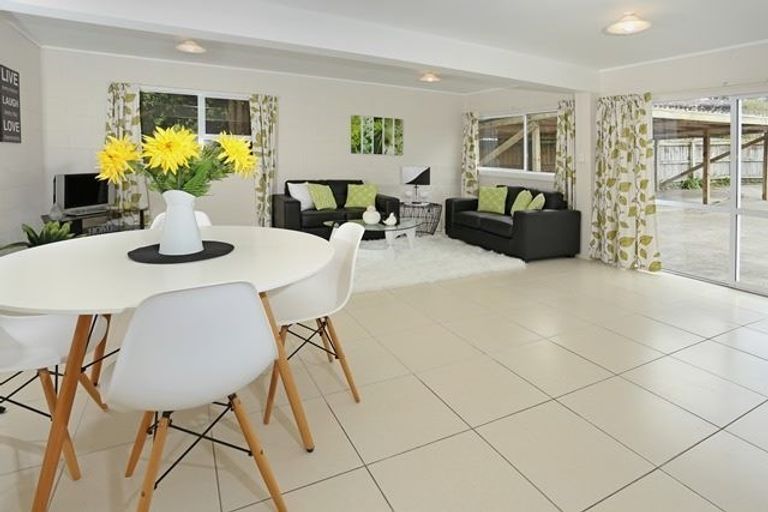 Photo of property in 17 Statesman Street, Henderson, Auckland, 0612
