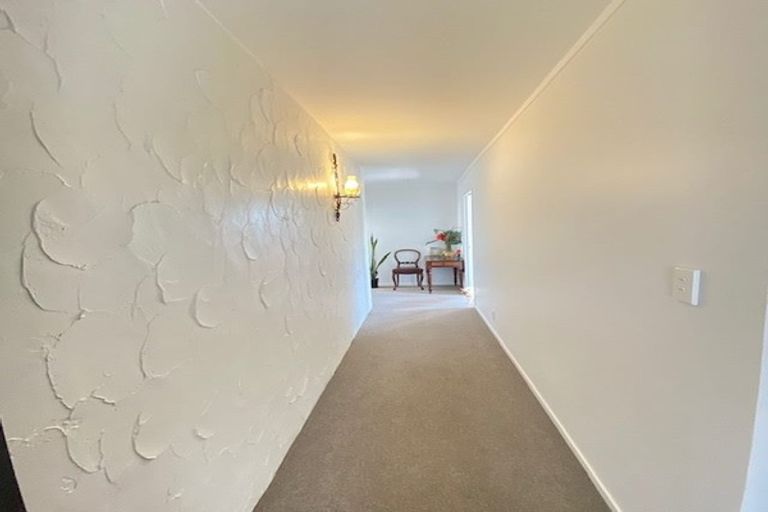 Photo of property in 2/21 Scarboro Terrace, Murrays Bay, Auckland, 0630