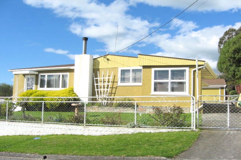 Photo of property in 5 Watts Street, Waipawa, 4210