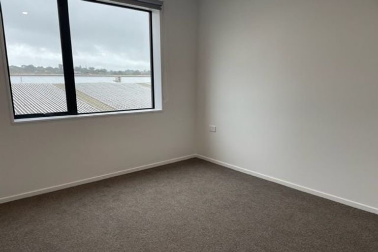 Photo of property in 207/28c Eileen Newey Place, Henderson, Auckland, 0612