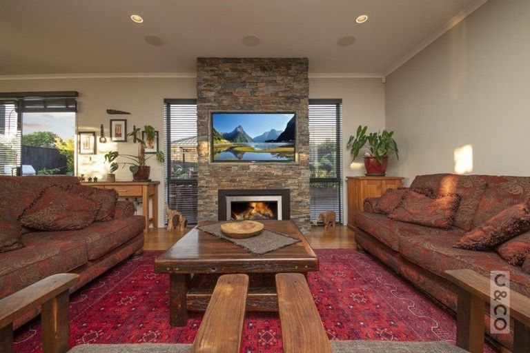 Photo of property in 9 Jelas Drive, Riverhead, 0820