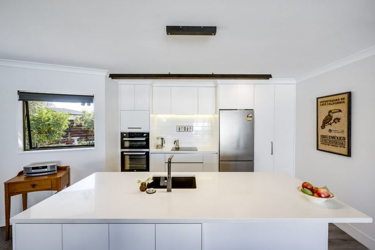 Photo of property in 30c Neeve Road, Taradale, Napier, 4112