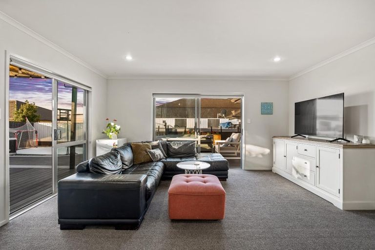 Photo of property in 16 Aporo Drive, Kumeu, 0810