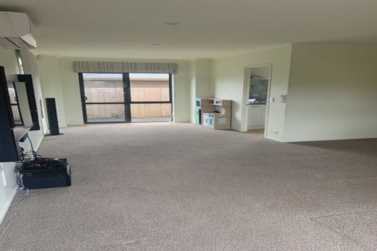Photo of property in 1 Kittiwake Drive, Schnapper Rock, Auckland, 0632