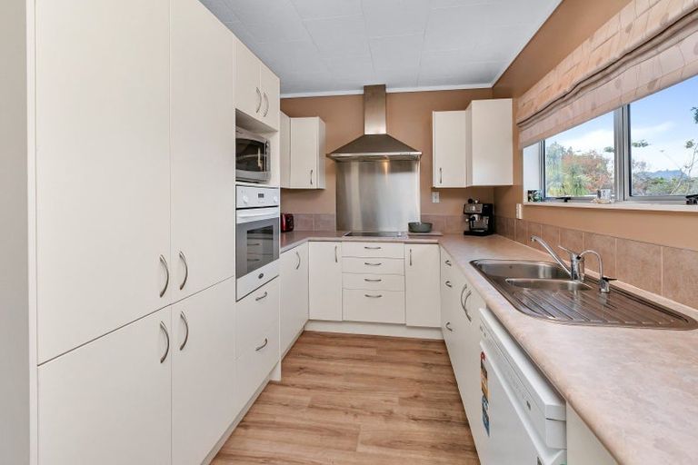 Photo of property in 15 Pyle Road West, One Tree Point, 0118