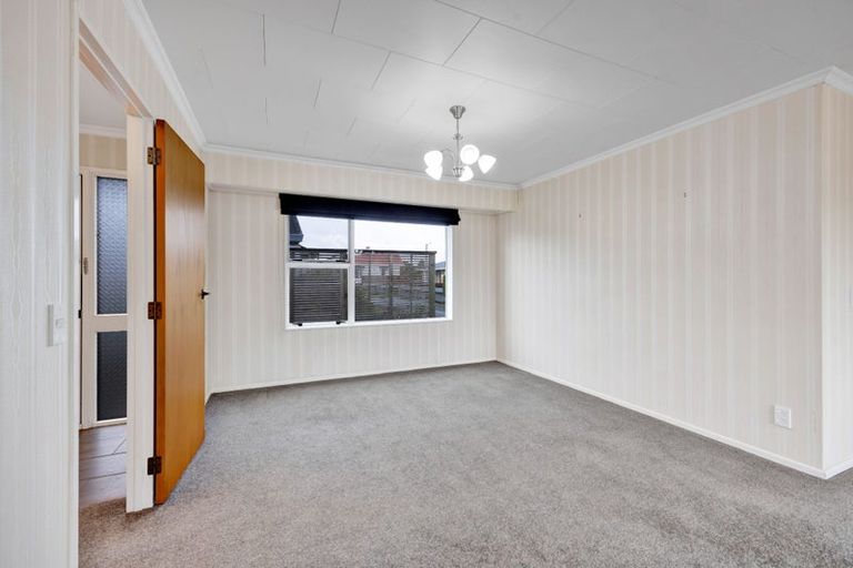 Photo of property in 6 Manse Street, Hawera, 4610
