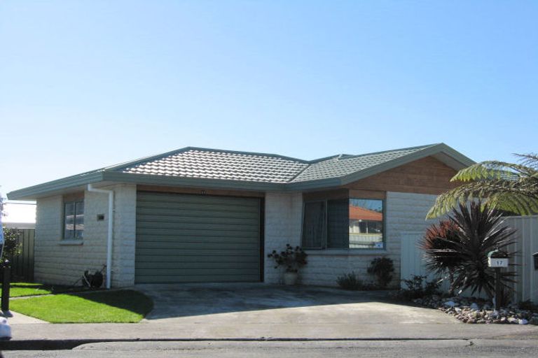Photo of property in 17 Guildford Street, Levin, 5510