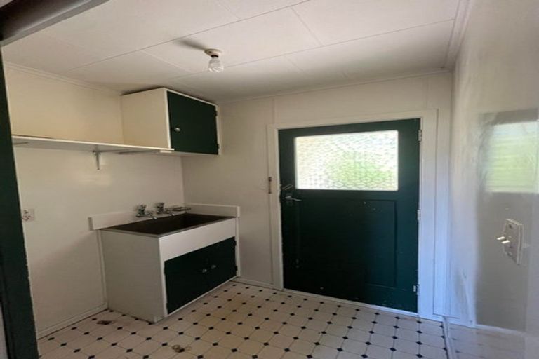 Photo of property in 3 Blandford Way, Newlands, Wellington, 6037