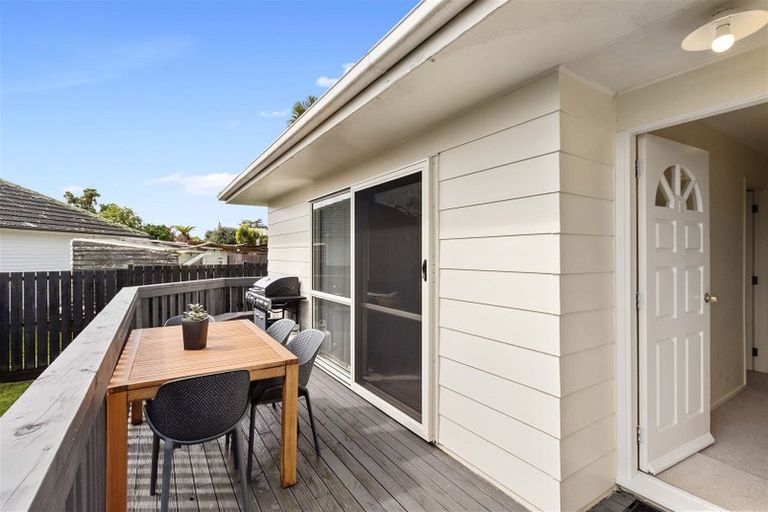 Photo of property in 2/49 Strid Road, Te Atatu South, Auckland, 0610