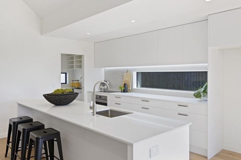 Photo of property in 17 Little Gem Road, Hornby, Christchurch, 8025