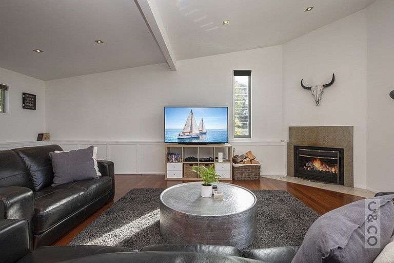 Photo of property in 8 Pineview Lane, Helensville, 0875