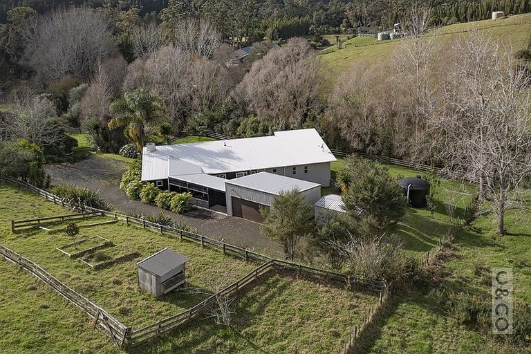 Photo of property in 8 Pineview Lane, Helensville, 0875