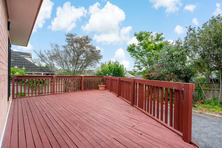 Photo of property in 8 Skybird Place, Glen Eden, Auckland, 0602
