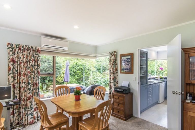Photo of property in 4 Kaikomako Road, Waikanae, 5036