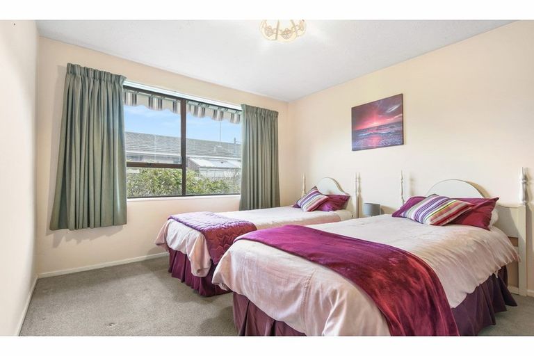 Photo of property in 2/40 Sarabande Avenue, Redwood, Christchurch, 8051
