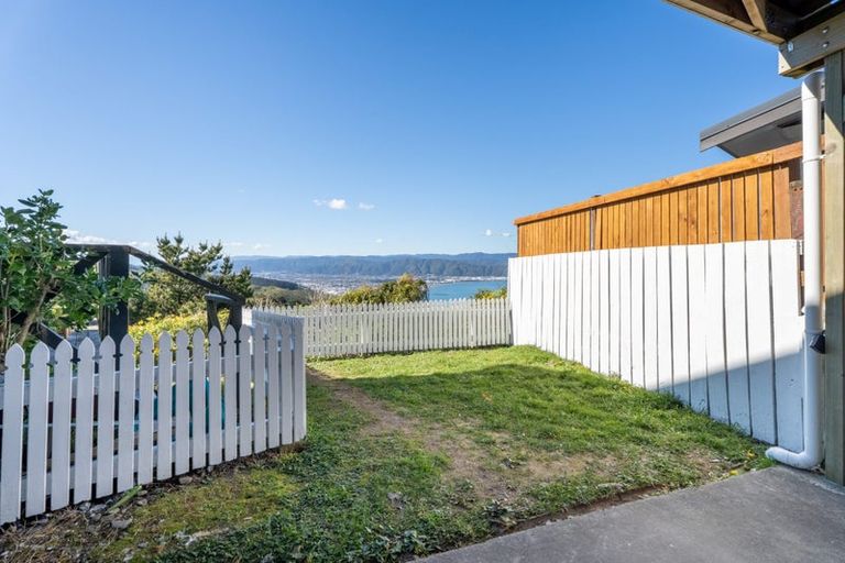 Photo of property in 43a Sunhaven Drive, Newlands, Wellington, 6037