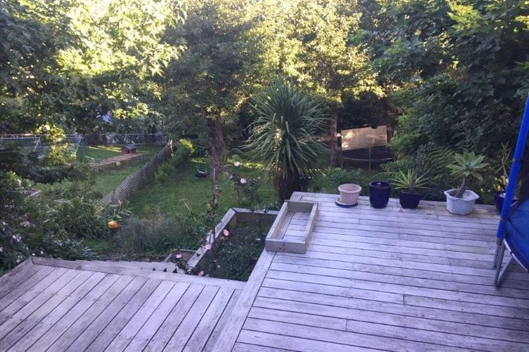 Photo of property in 32 Peter Terrace, Castor Bay, Auckland, 0620