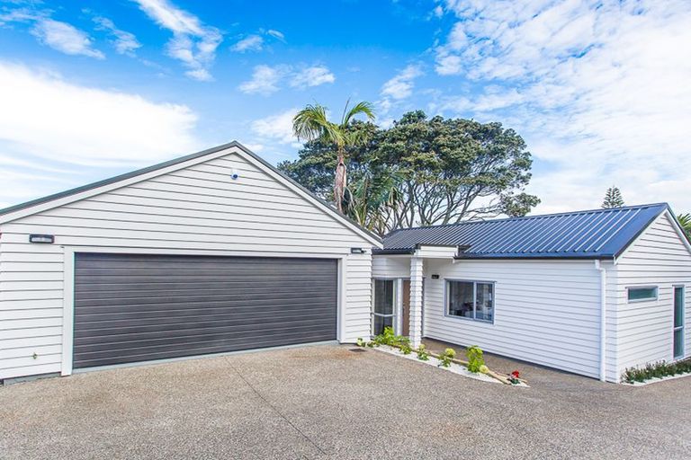Photo of property in 1b Lynwood Road, New Lynn, Auckland, 0600