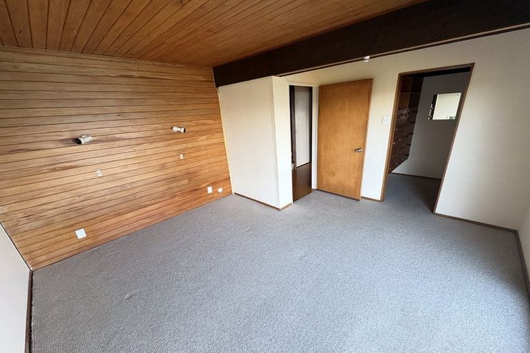 Photo of property in 28 Napier Street, Karaka Bays, Wellington, 6022