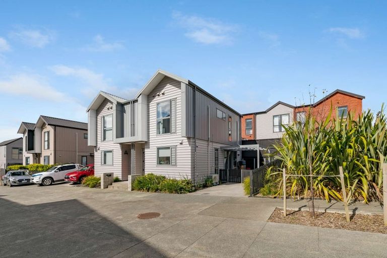 Photo of property in 11 Matimati Place, Hobsonville, Auckland, 0616