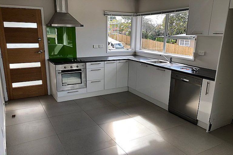 Photo of property in 2/2 Halberg Street, Glenfield, Auckland, 0629