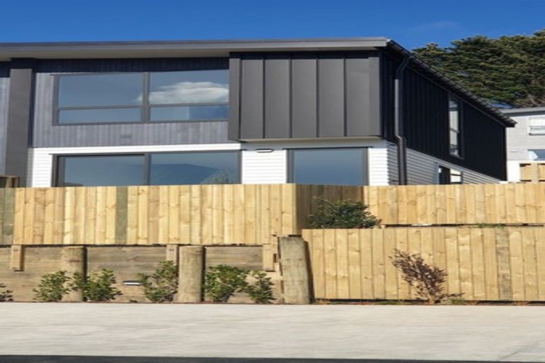 Photo of property in 15/62u Spenmoor Street, Newlands, Wellington, 6037