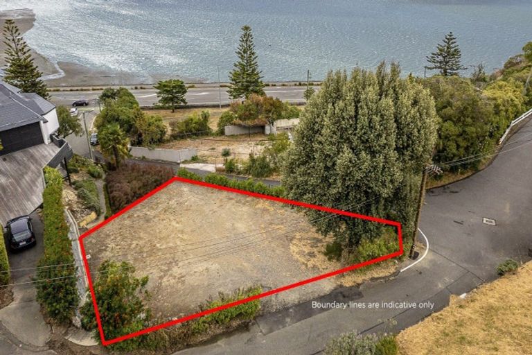 Photo of property in 4 The Brae, Mount Pleasant, Christchurch, 8081