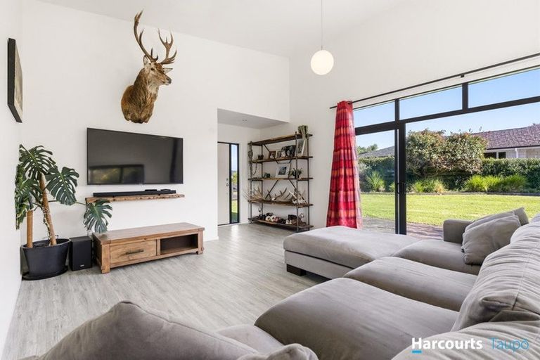 Photo of property in 92 Lisland Drive, Kinloch, Taupo, 3377