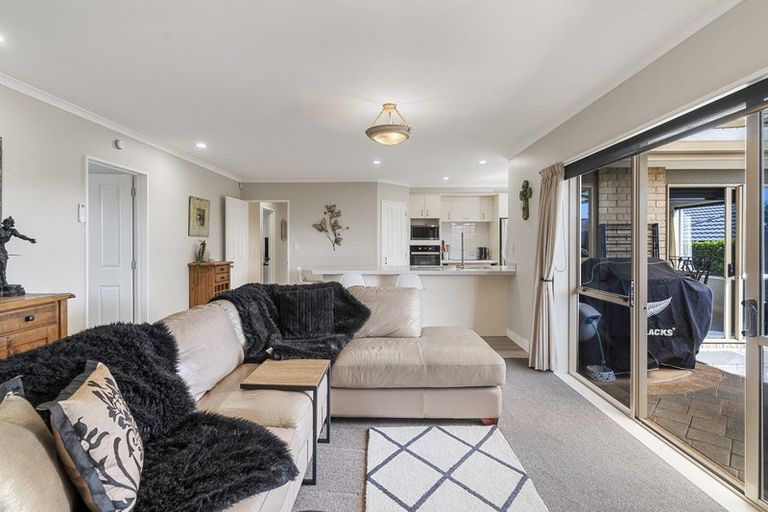 Photo of property in 6 Downing Place, Welcome Bay, Tauranga, 3112