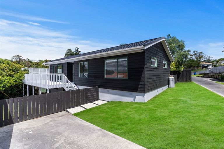 Photo of property in 26 Loughanure Place, Massey, Auckland, 0614