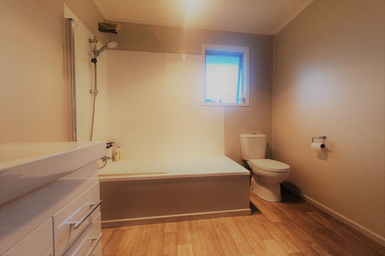 Photo of property in 1/34 Reynella Drive, Massey, Auckland, 0614