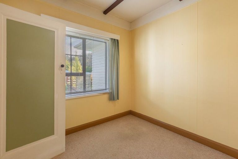 Photo of property in 16 Wallace Road, Waipukurau, 4200