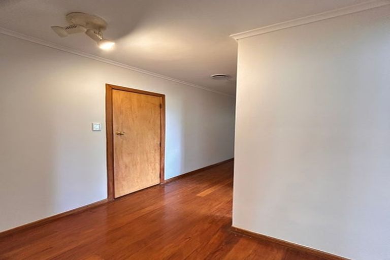 Photo of property in 21 Shanaway Rise, Hillcrest, Auckland, 0627