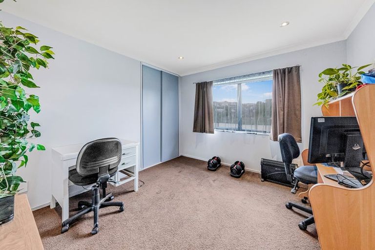 Photo of property in 86 San Marino Drive West, Henderson, Auckland, 0612