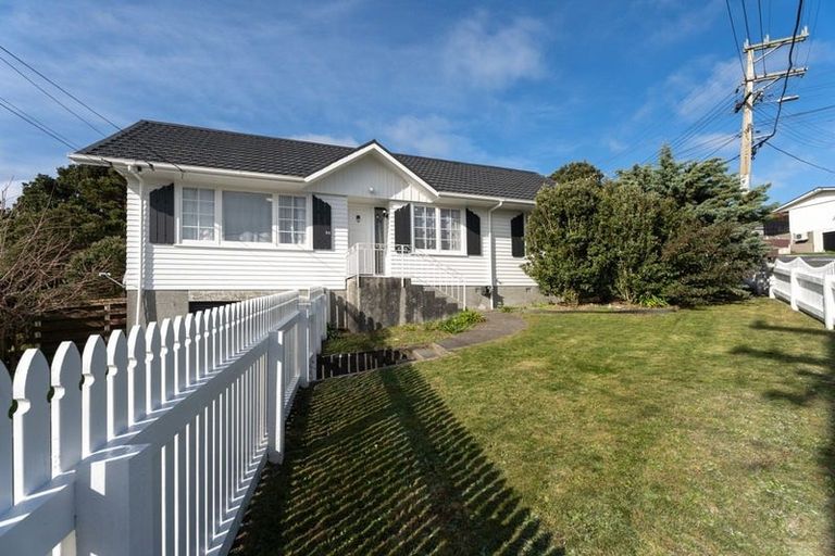 Photo of property in 54 Mark Avenue, Paparangi, Wellington, 6037