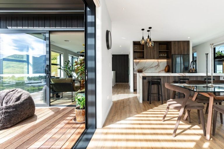 Photo of property in 34 Kirimoko Crescent, Wanaka, 9305