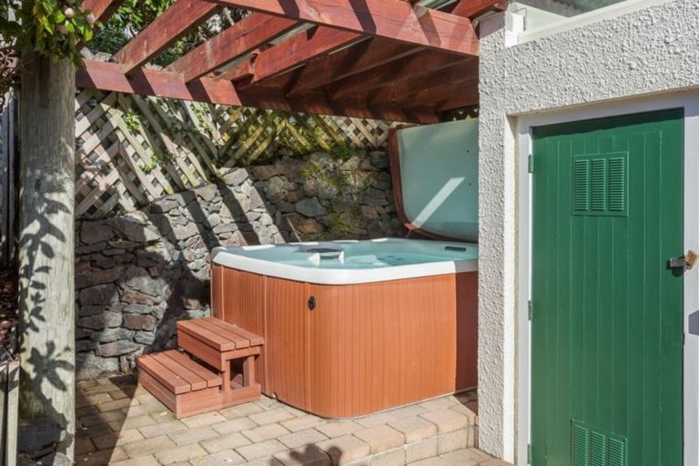 Photo of property in 21 Maunganui Road, Mount Maunganui, 3116