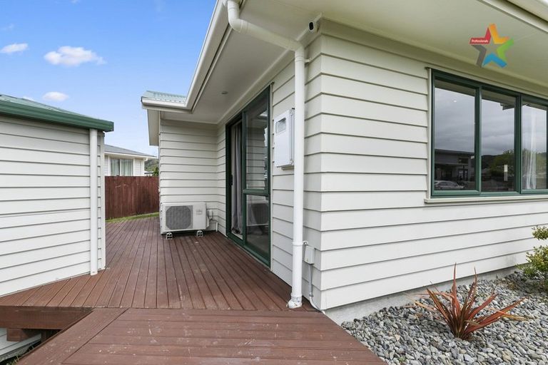 Photo of property in 25 Grimsby Grove, Wainuiomata, Lower Hutt, 5014