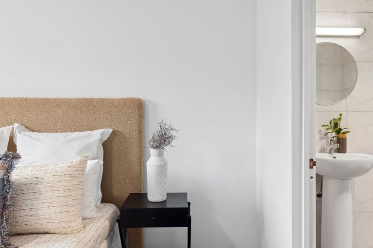 Photo of property in 28 Taylor Street, Cambridge, 3434