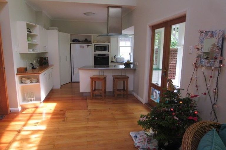 Photo of property in 48 Ferry Street, Seatoun, Wellington, 6022
