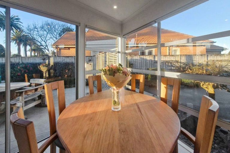 Photo of property in 6 The Oaks, Awapuni, Palmerston North, 4412
