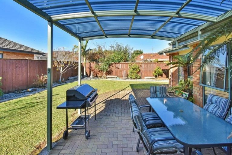 Photo of property in 33 Sandwick Drive, Weymouth, Auckland, 2103