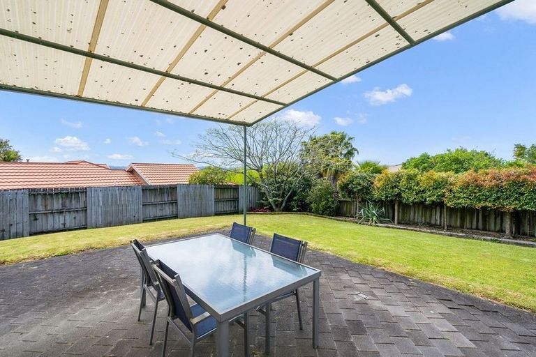 Photo of property in 11 Sandpiper Grove, Unsworth Heights, Auckland, 0632