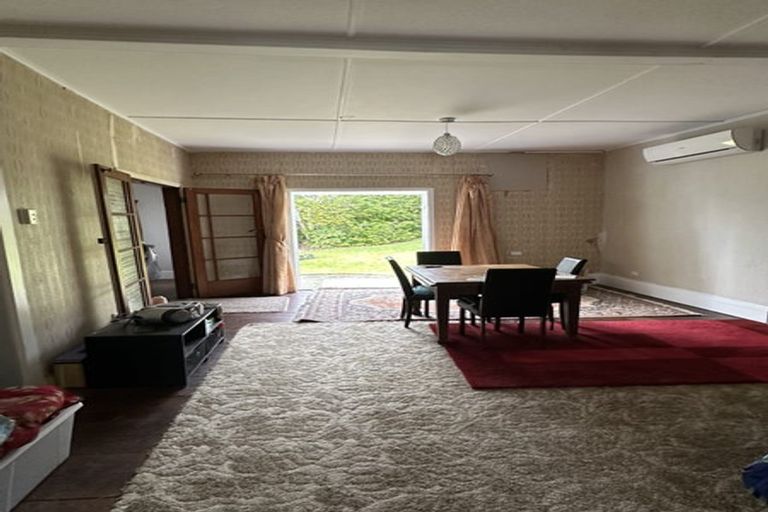 Photo of property in 306 South Road, Omata, New Plymouth, 4374